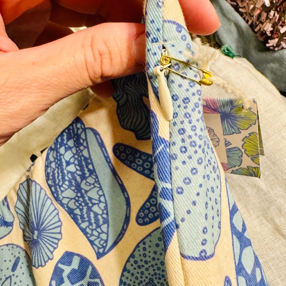 Handmade in Hawaii Shell Print Pillowcase by Jana Lam - Picture 3 of 5